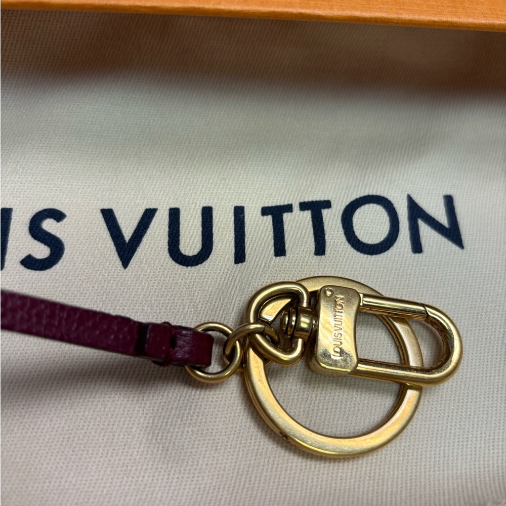 Louis Vuitton Empreinte Clochette Key Holder Raisin Burgundy w/ Box & Dust Bag - Picture 6 of 10